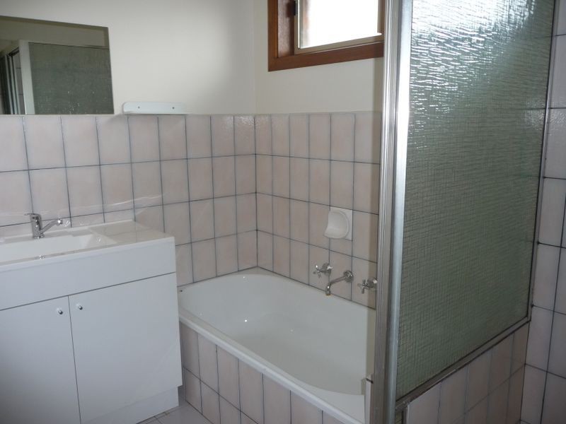 2/194 Gladstone Road, Dandenong North VIC 3175