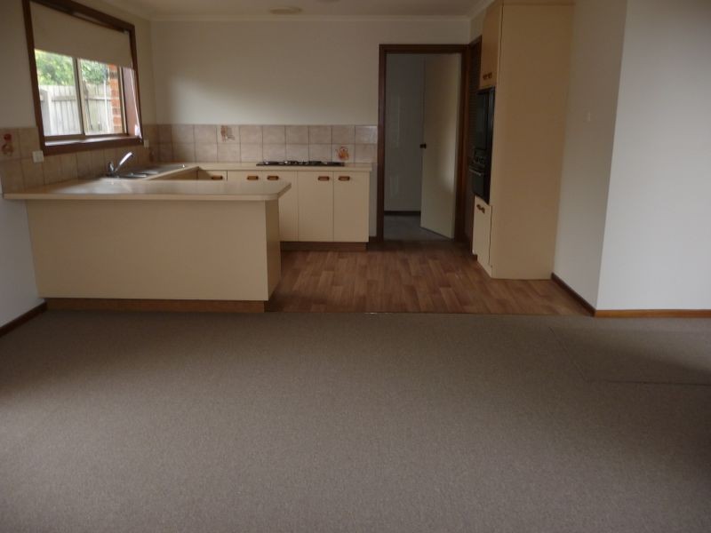 2/194 Gladstone Road, Dandenong North VIC 3175