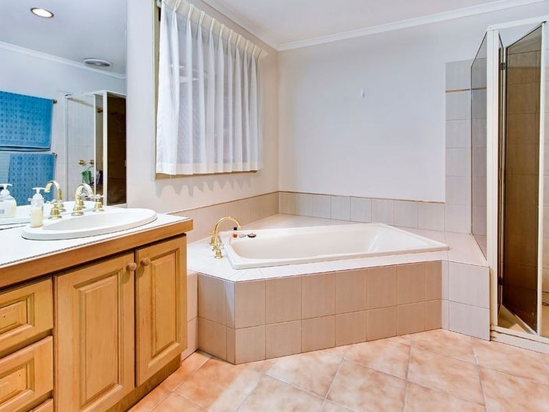 4 Oakleaf Court, Ringwood North VIC 3134