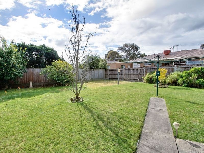 2 Weigela Court, Doveton VIC 3177