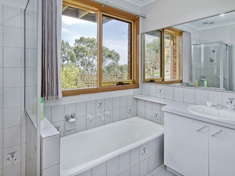 28 Bales Street, Ferntree Gully VIC 3156