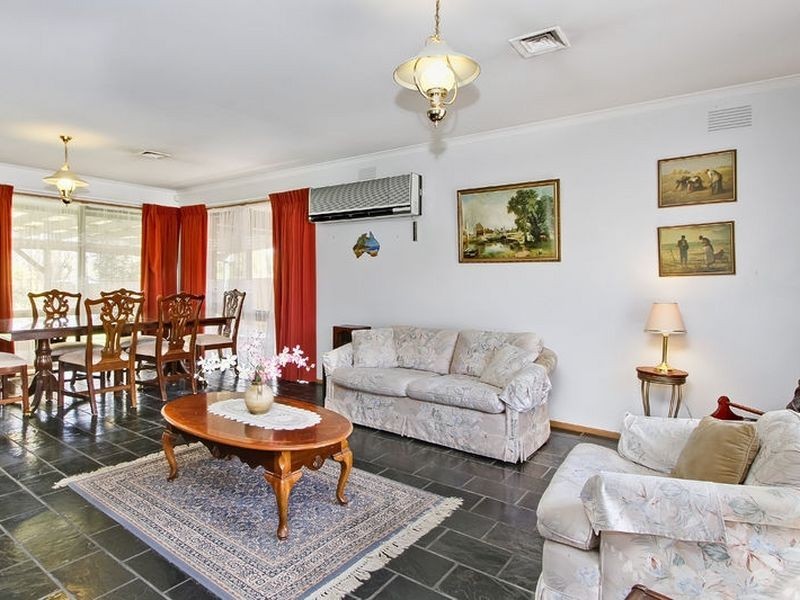 62 Mantung Crescent, Rowville VIC 3178