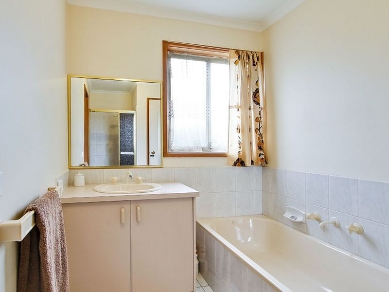 18 Hampshire Court, Rowville VIC 3178