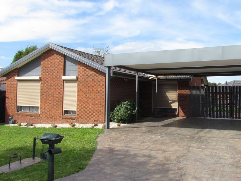 33 Cardinia Way, Rowville VIC 3178