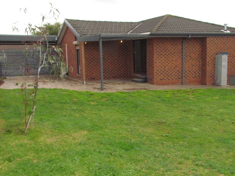 33 Cardinia Way, Rowville VIC 3178