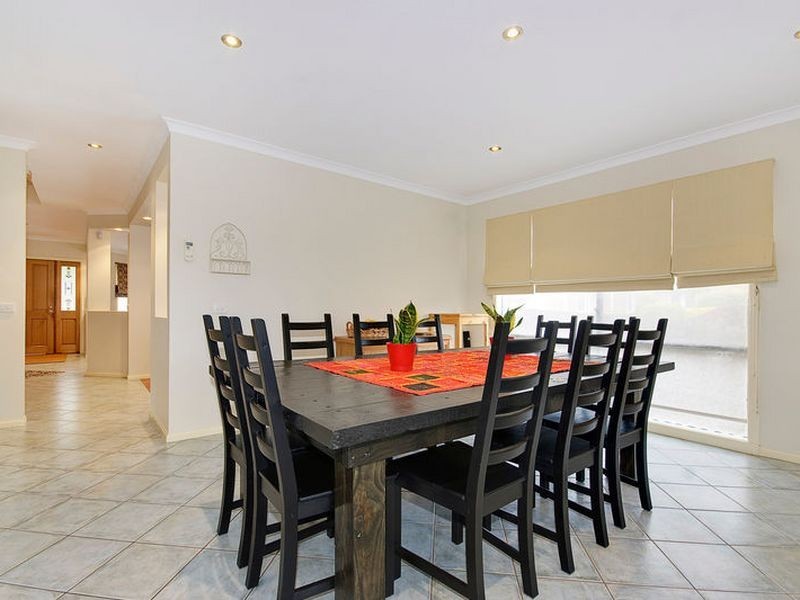 8 Carlingford Close, Rowville VIC 3178