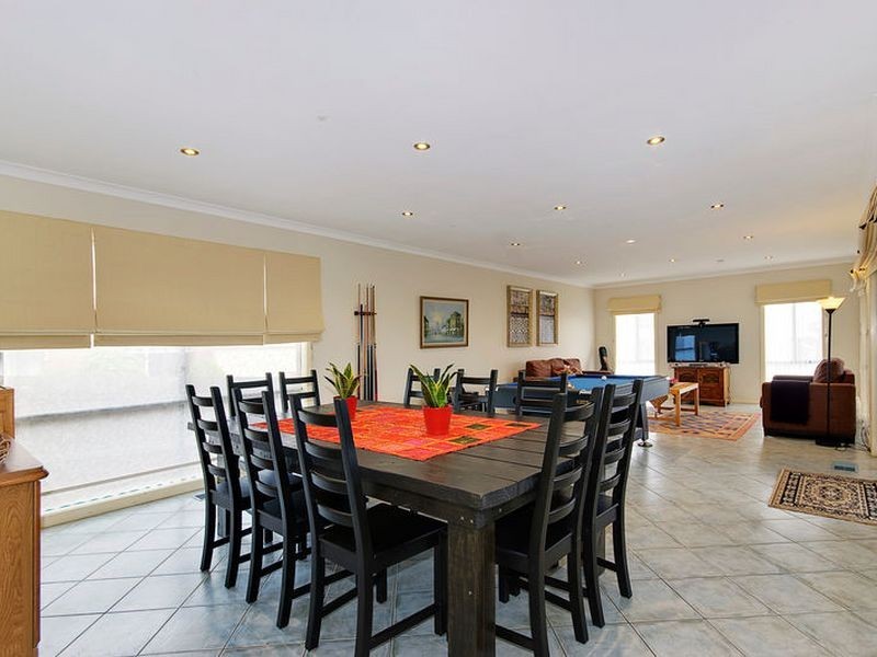 8 Carlingford Close, Rowville VIC 3178