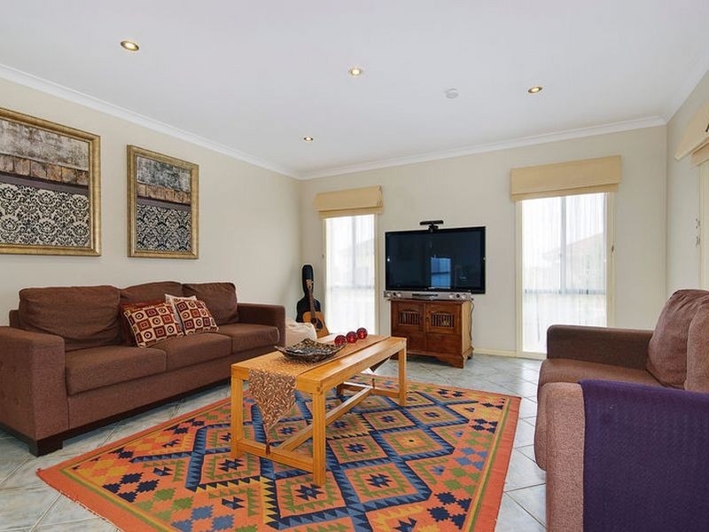 8 Carlingford Close, Rowville VIC 3178