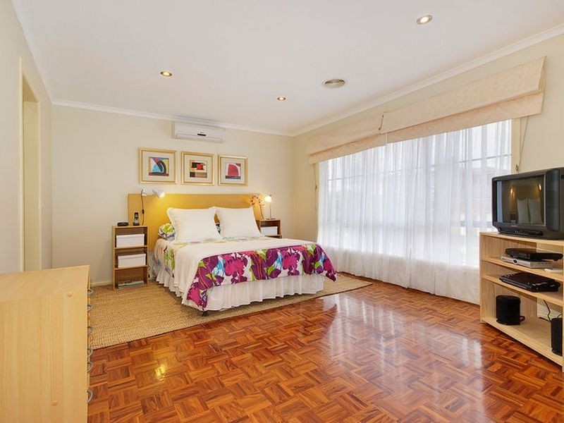 8 Carlingford Close, Rowville VIC 3178