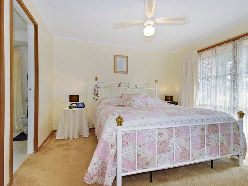 5 Simon Avenue, Rowville VIC 3178