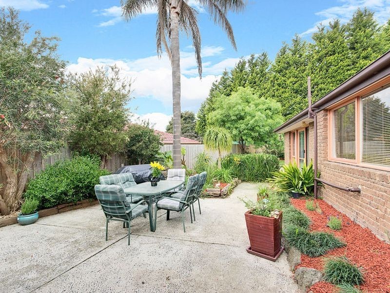 5 Simon Avenue, Rowville VIC 3178