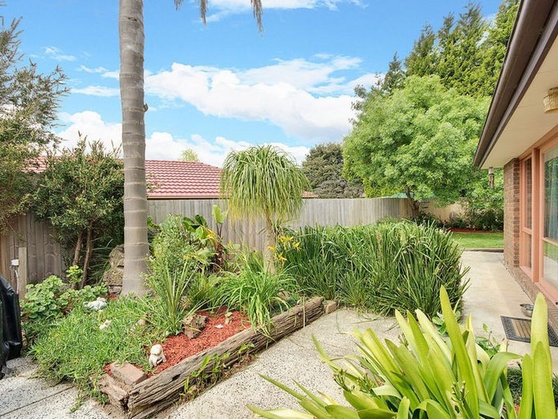 5 Simon Avenue, Rowville VIC 3178