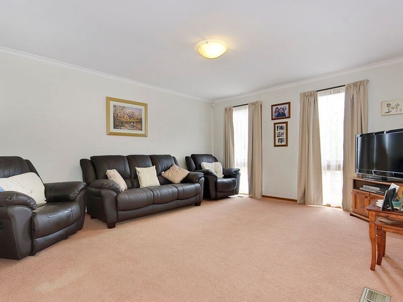 1/2 Snow Gum Close, Rowville VIC 3178