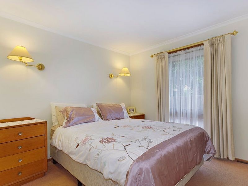 1/2 Snow Gum Close, Rowville VIC 3178