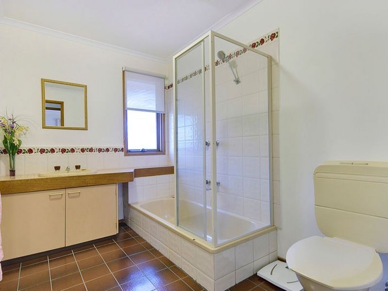 1/2 Snow Gum Close, Rowville VIC 3178