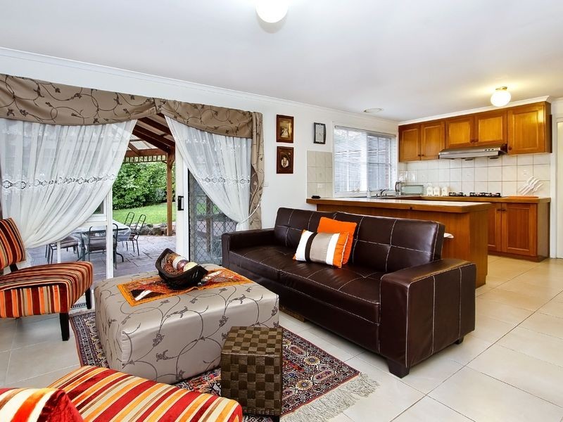 21 Simon Avenue, Rowville VIC 3178