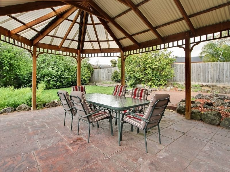 21 Simon Avenue, Rowville VIC 3178