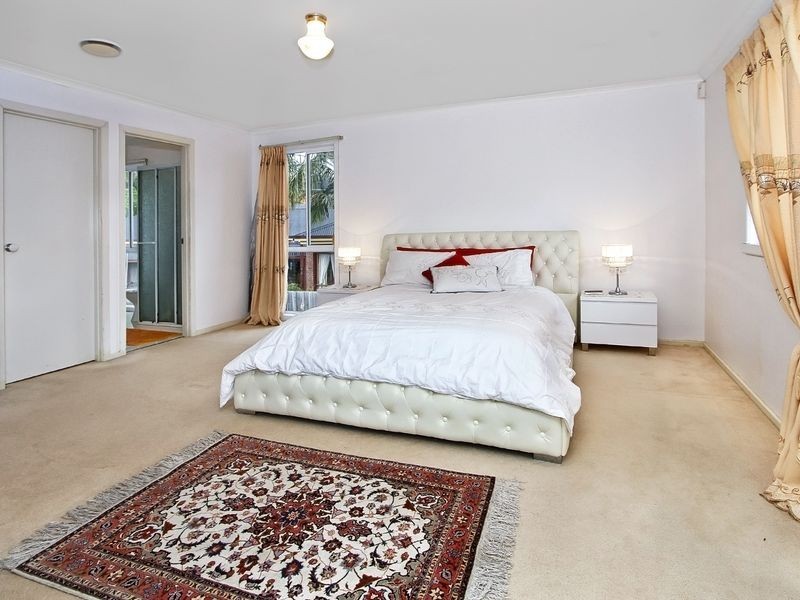 21 Simon Avenue, Rowville VIC 3178