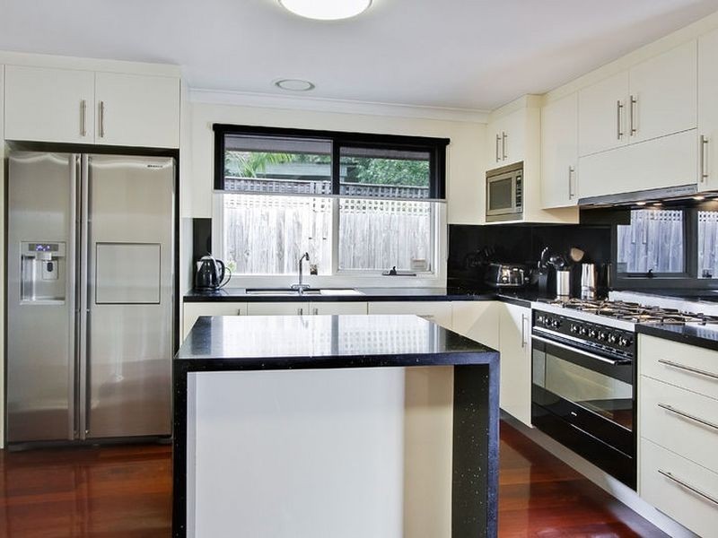 24 Metcalf Crescent, Rowville VIC 3178