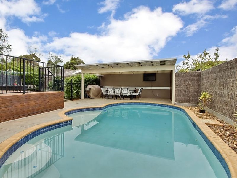 24 Metcalf Crescent, Rowville VIC 3178