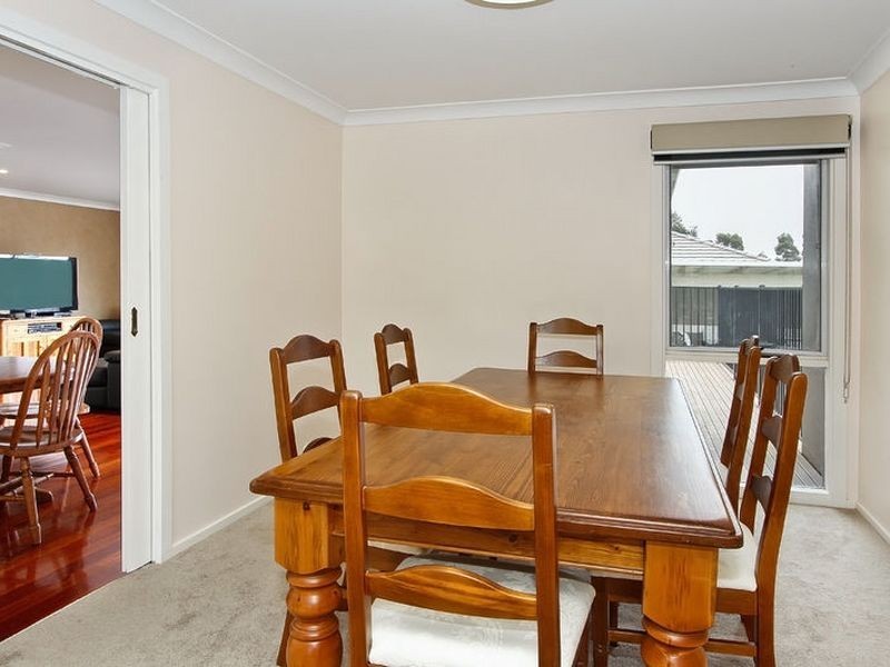24 Metcalf Crescent, Rowville VIC 3178