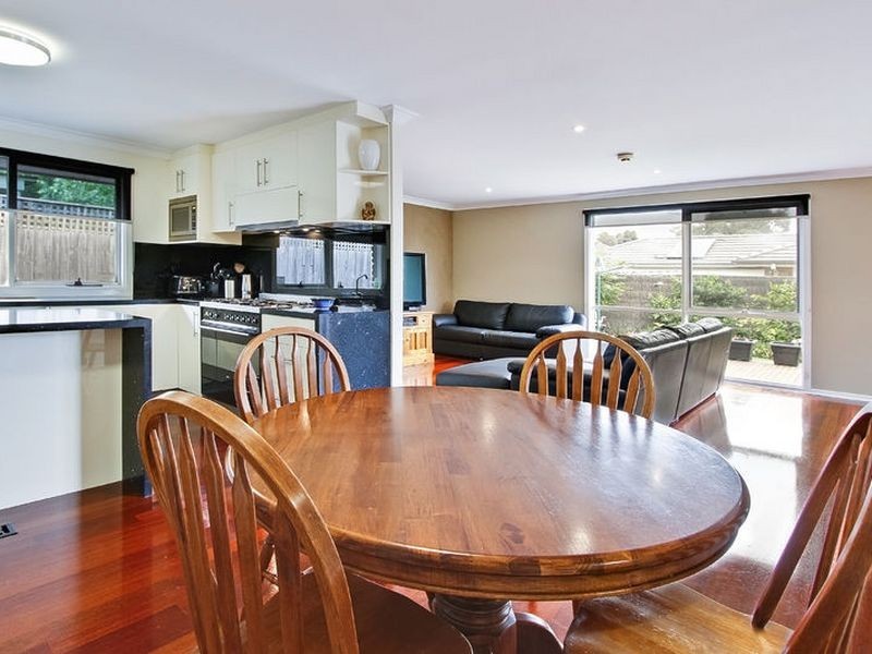 24 Metcalf Crescent, Rowville VIC 3178