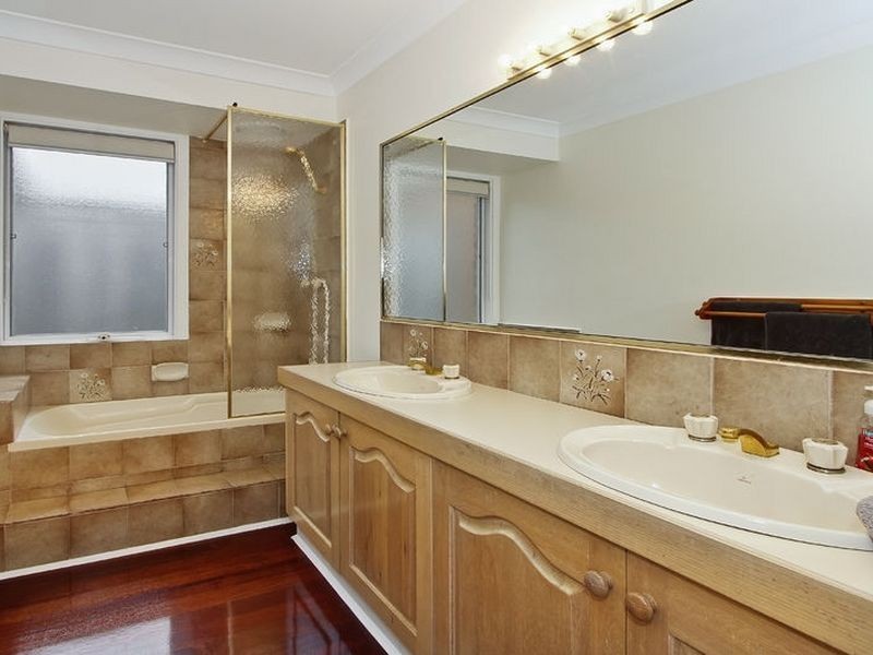 24 Metcalf Crescent, Rowville VIC 3178