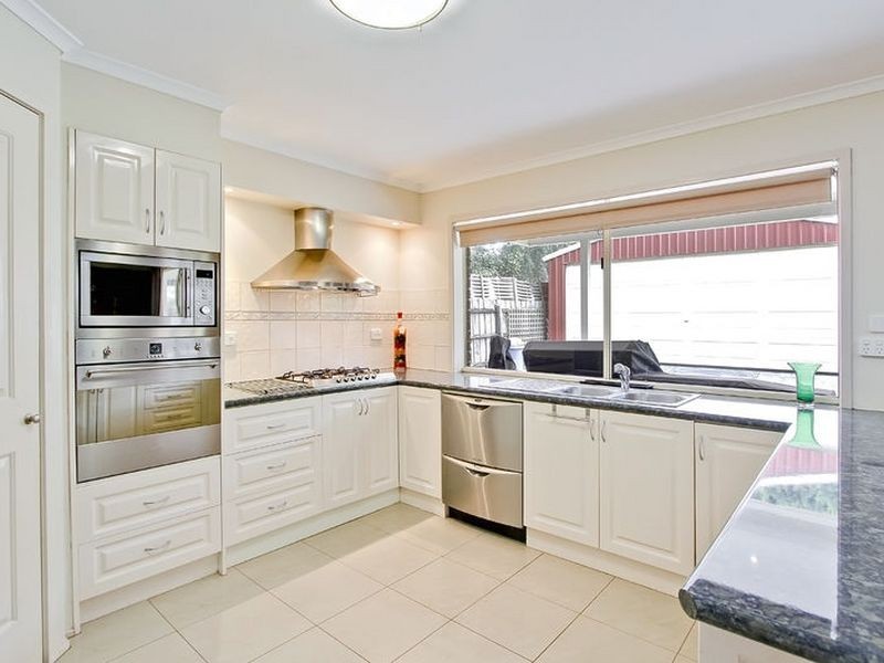 16 Ravenscourt Close, Rowville VIC 3178