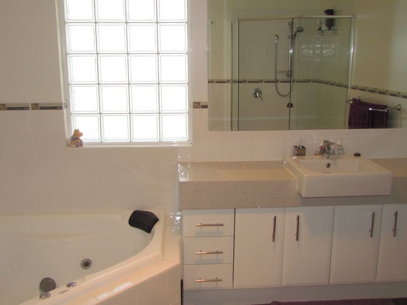 66 Lakeview Avenue, Rowville VIC 3178