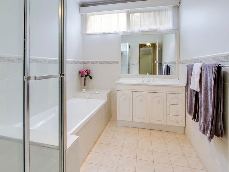 15 Raymond Road, Rowville VIC 3178