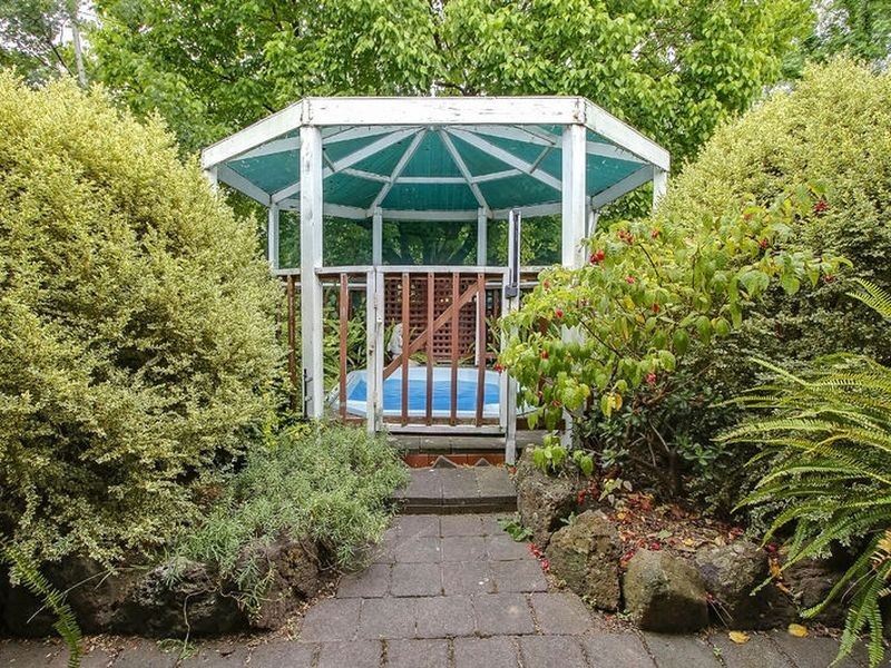 15 Raymond Road, Rowville VIC 3178