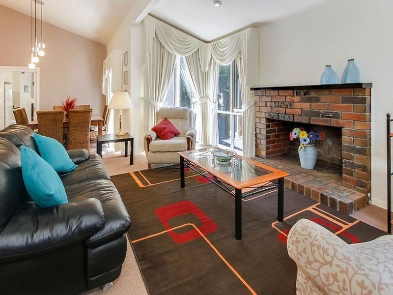 51 Debra Street, Rowville VIC 3178