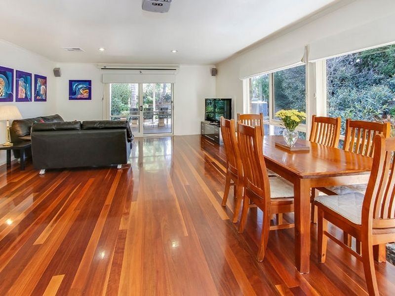 51 Debra Street, Rowville VIC 3178