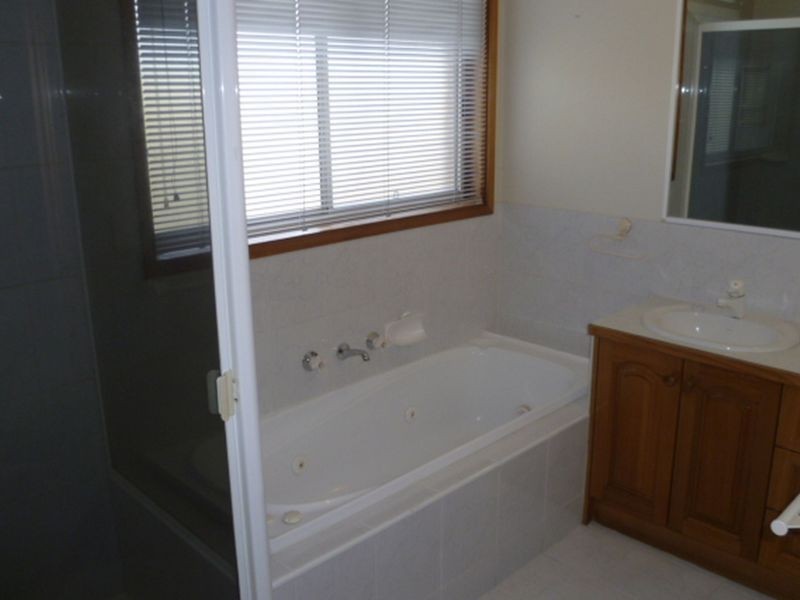 16 Oakdene Court, Rowville VIC 3178