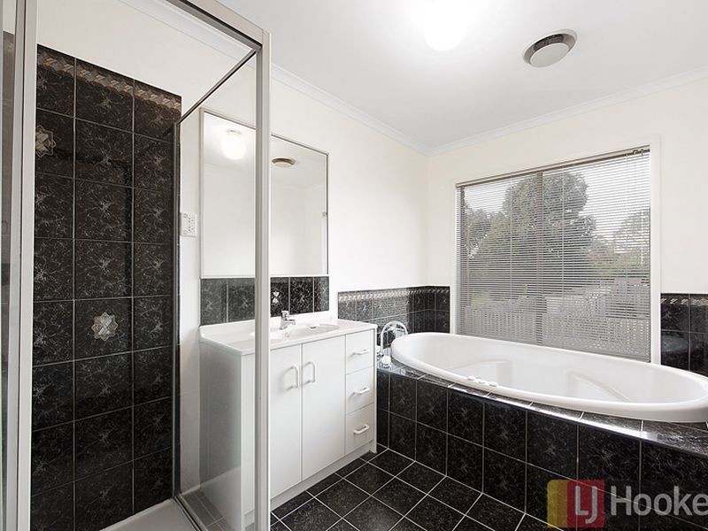 39 Halsbury Drive, Rowville VIC 3178