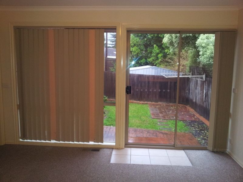 2/13 Lakeview Avenue, Rowville VIC 3178