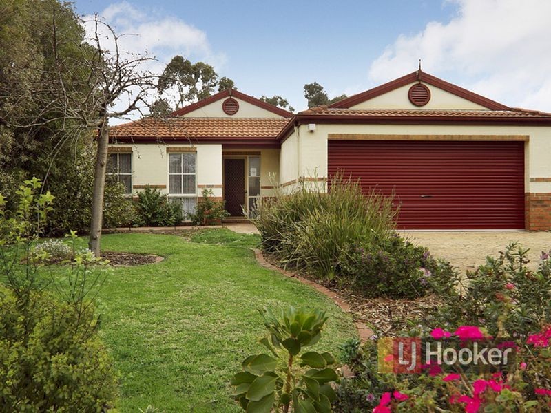102 Waradgery Drive, Rowville VIC 3178