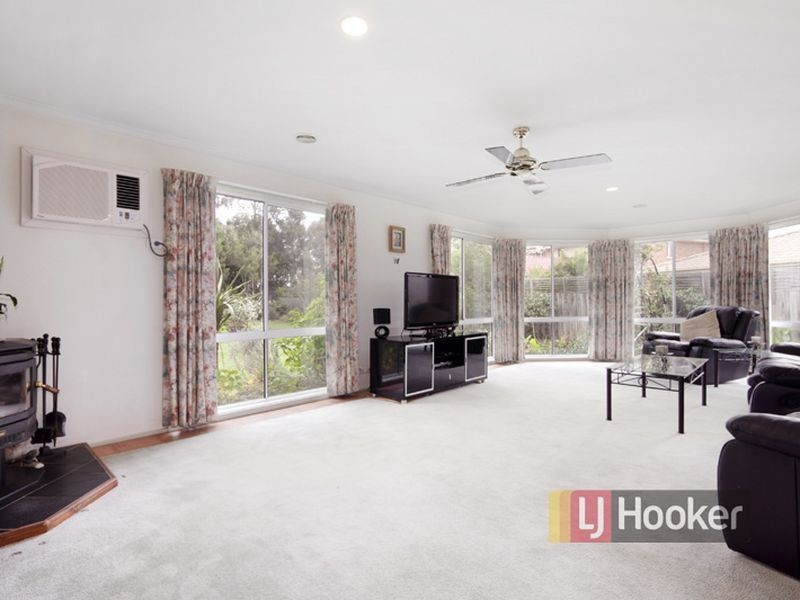 102 Waradgery Drive, Rowville VIC 3178