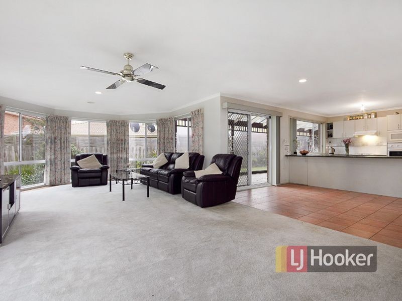 102 Waradgery Drive, Rowville VIC 3178