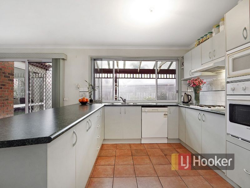 102 Waradgery Drive, Rowville VIC 3178