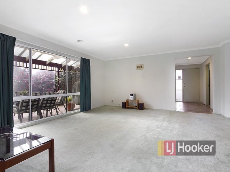 102 Waradgery Drive, Rowville VIC 3178