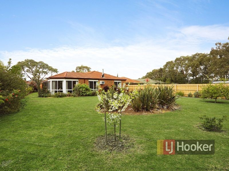 102 Waradgery Drive, Rowville VIC 3178