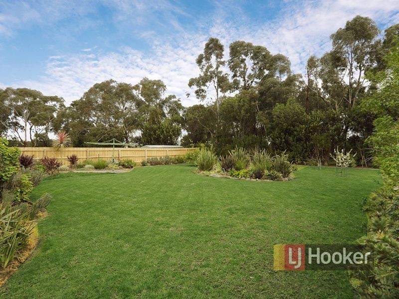 102 Waradgery Drive, Rowville VIC 3178