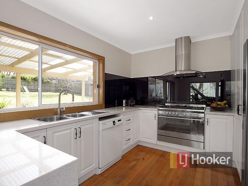 27 Acacia Road, Ferntree Gully VIC 3156