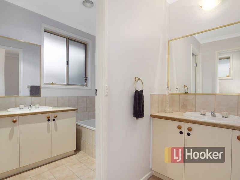 225 Dandelion Drive, Rowville VIC 3178