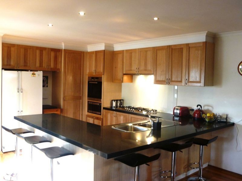 18 Severn Crescent, Rowville VIC 3178