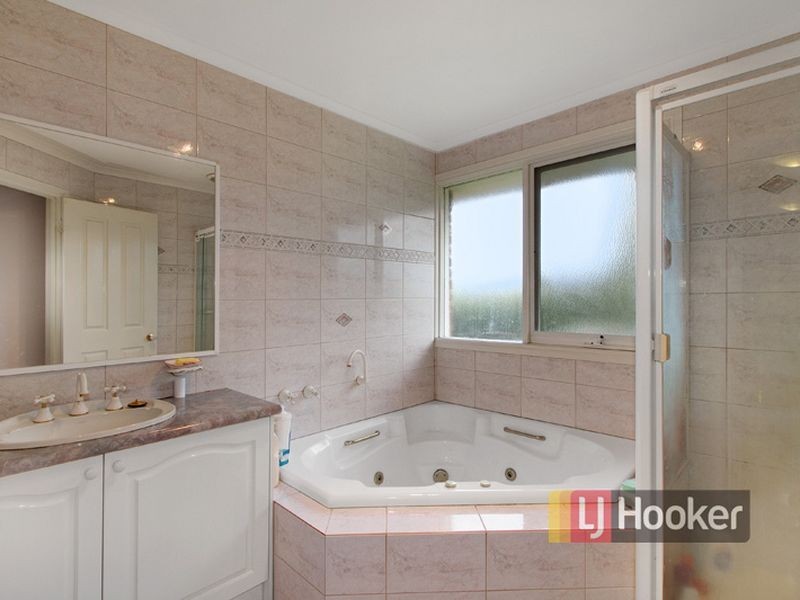 99 Pitfield Crescent, Rowville VIC 3178