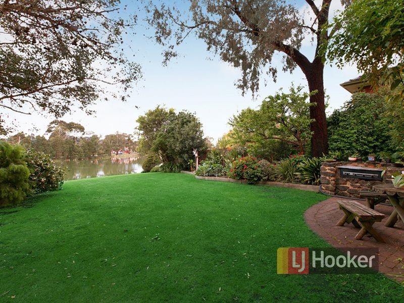 9 Superior Avenue, Rowville VIC 3178