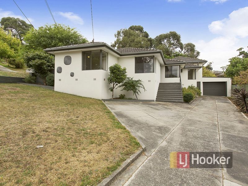 8 Leitch Street, Ferntree Gully VIC 3156
