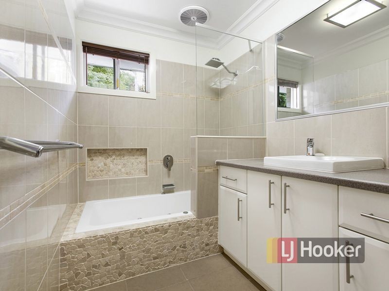 8 Leitch Street, Ferntree Gully VIC 3156